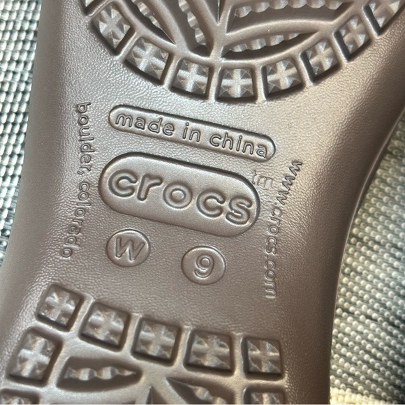 Crocs Womens Slip-On Round Toe Ballet Flats Shoes 10127 Closed Toe 9 Brown EUC - Picture 12 of 16